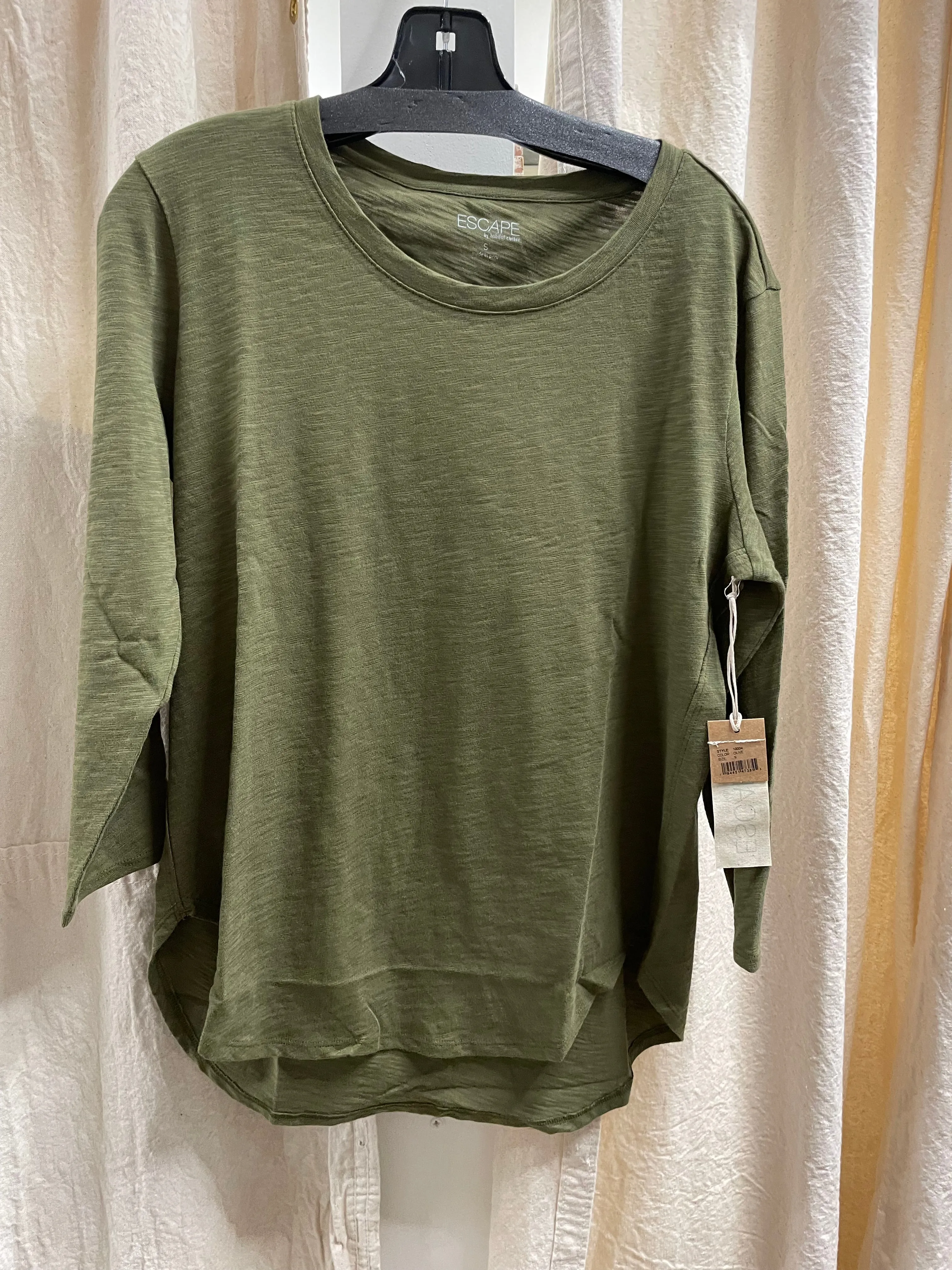 3/4 Sleeve Hi-Low Slub Tee in Olive by Escape