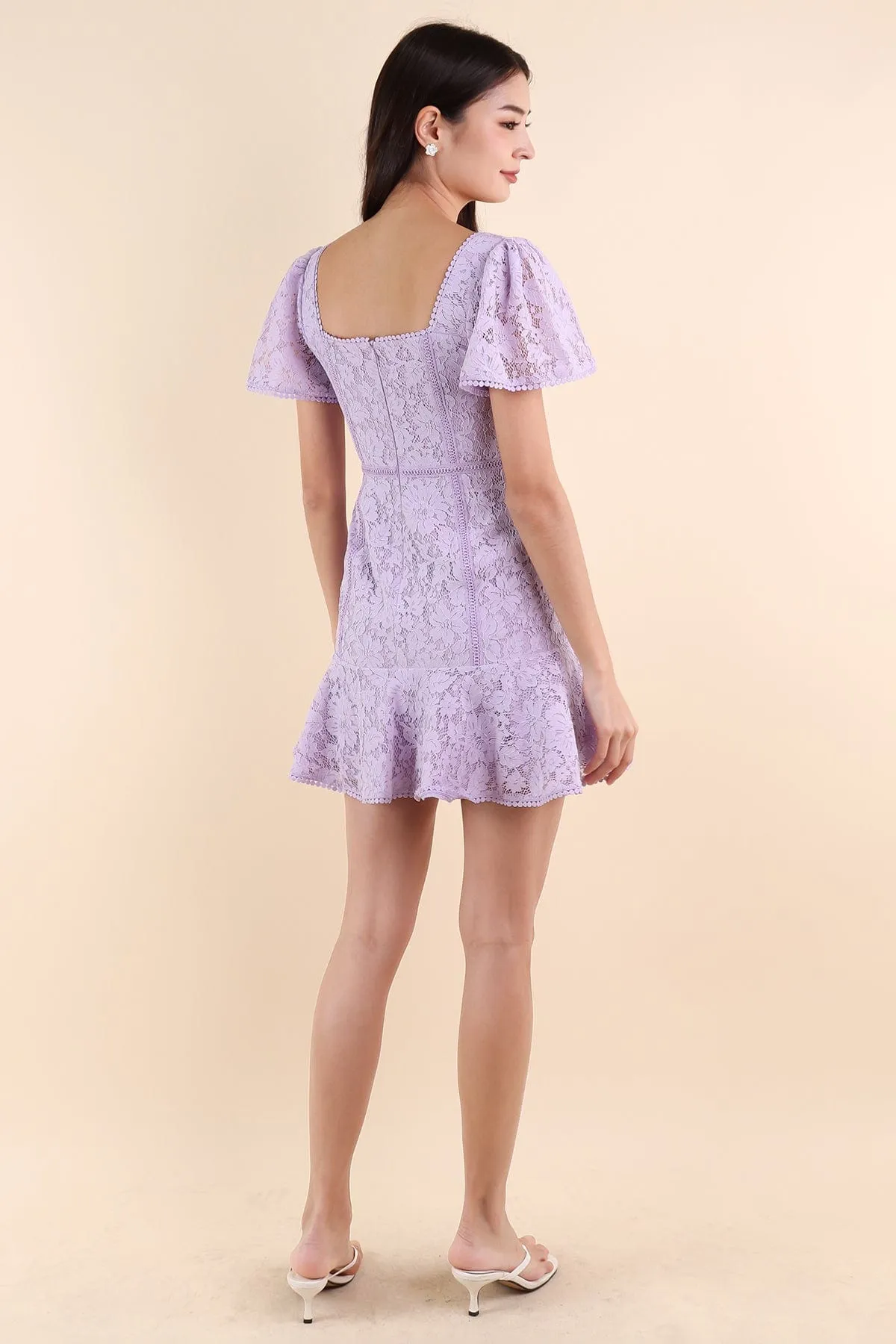 BONJOUR SLEEVE LACE DRESS IN LILAC