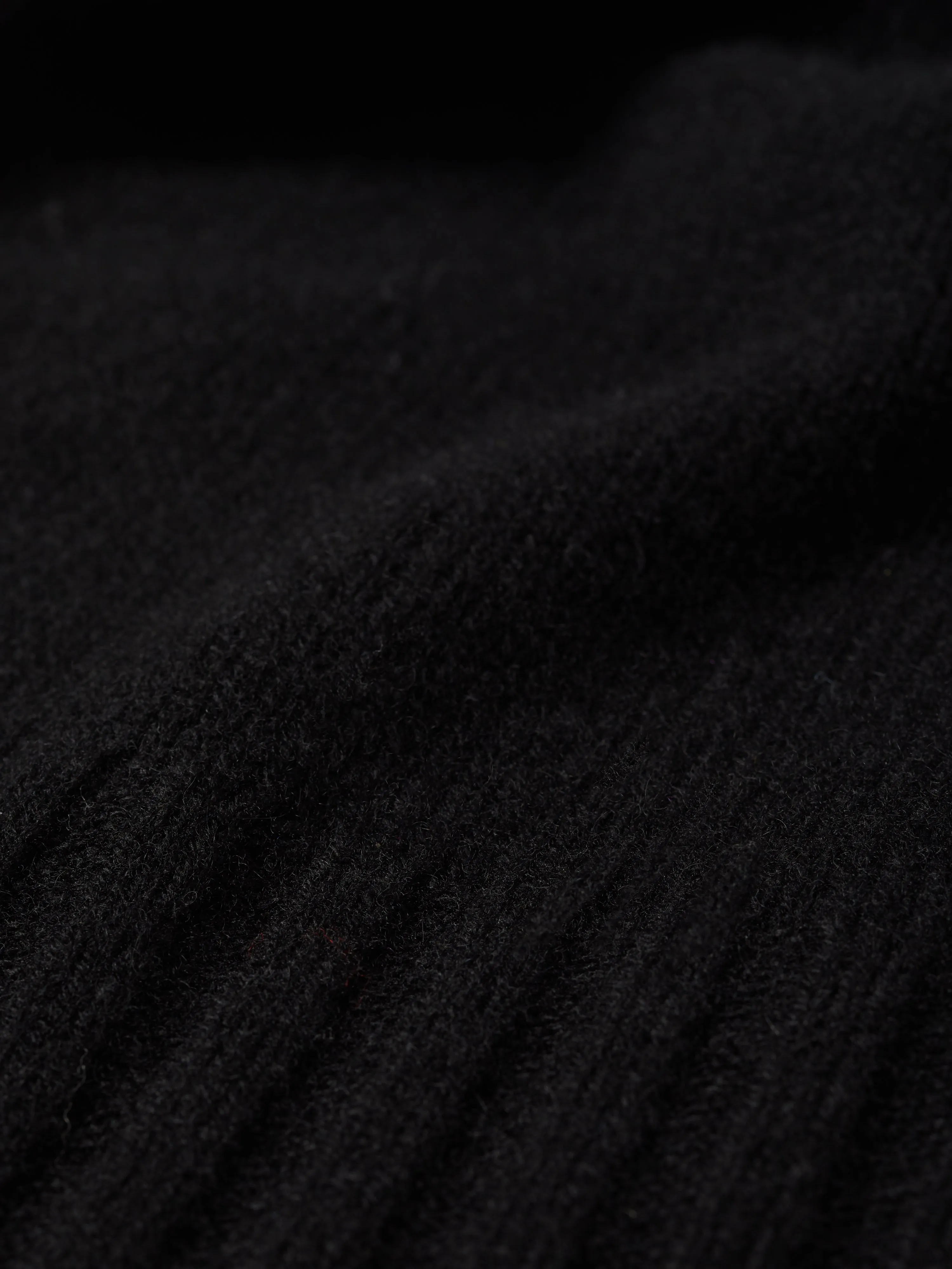 Cashmere Relaxed Crew Jumper | Black