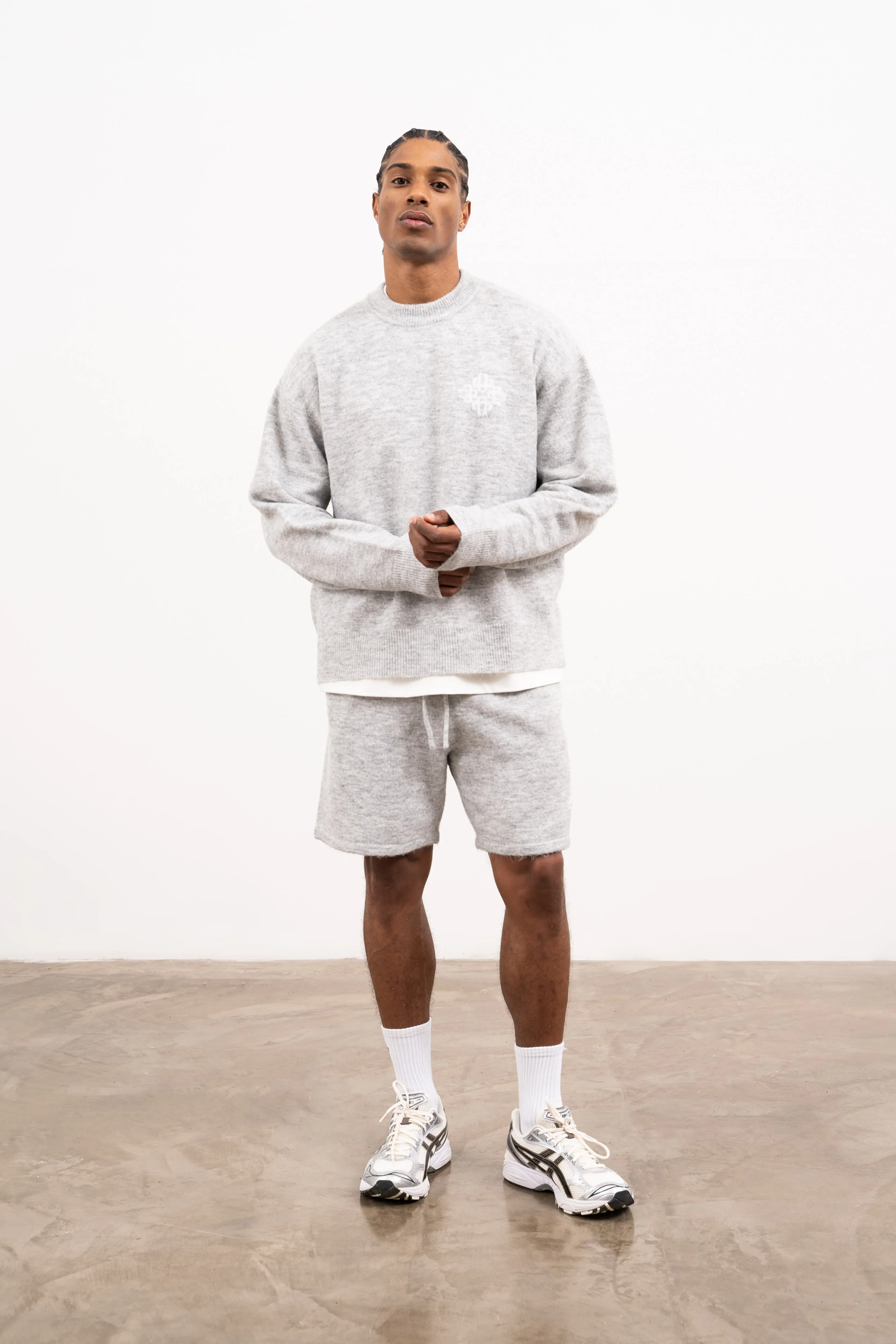 LIGHTWEIGHT FLUFFY KNIT EMBLEM CREW - GREY MARL