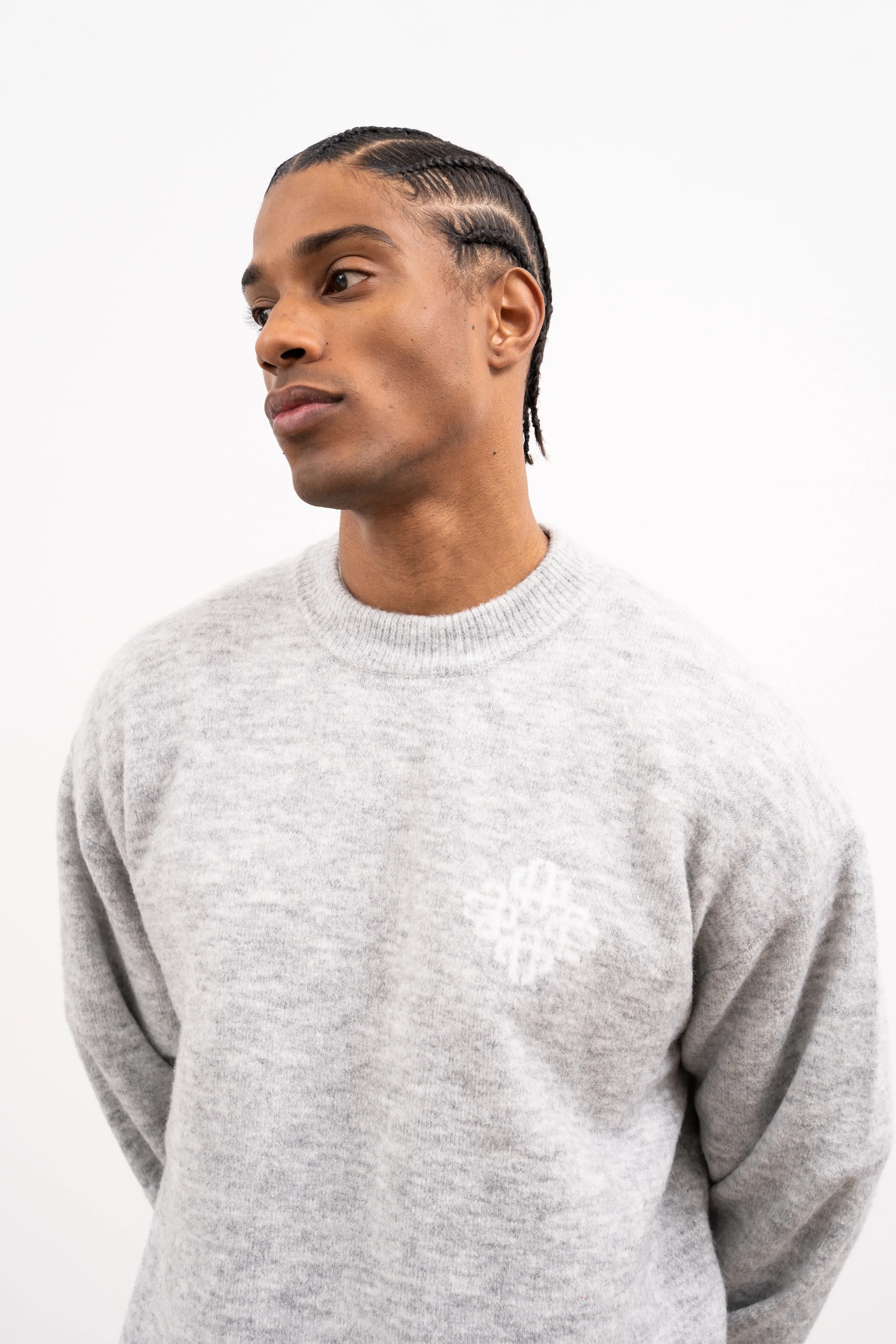 LIGHTWEIGHT FLUFFY KNIT EMBLEM CREW - GREY MARL