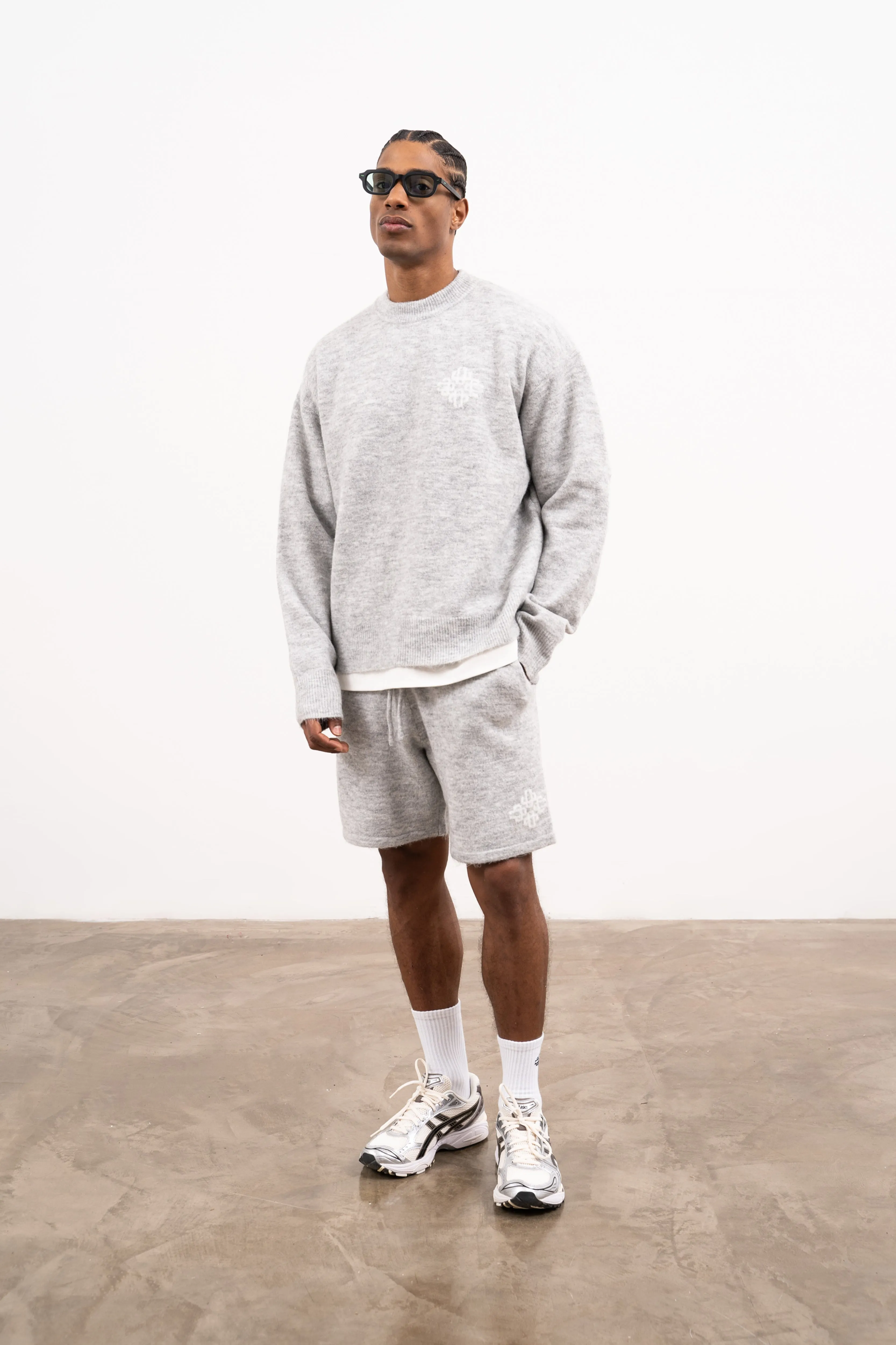 LIGHTWEIGHT FLUFFY KNIT EMBLEM CREW - GREY MARL