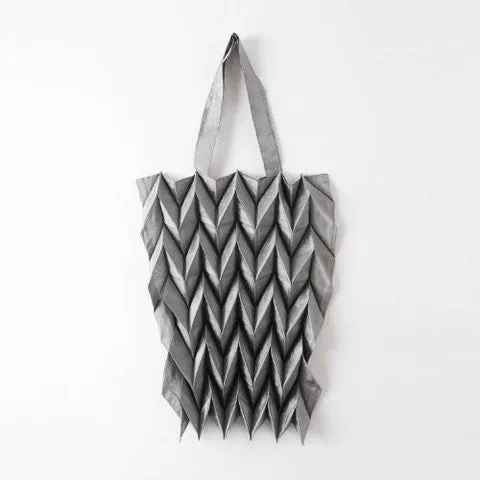 NUNO Bag: "New Sputtering Gloss Origami" (Silver)